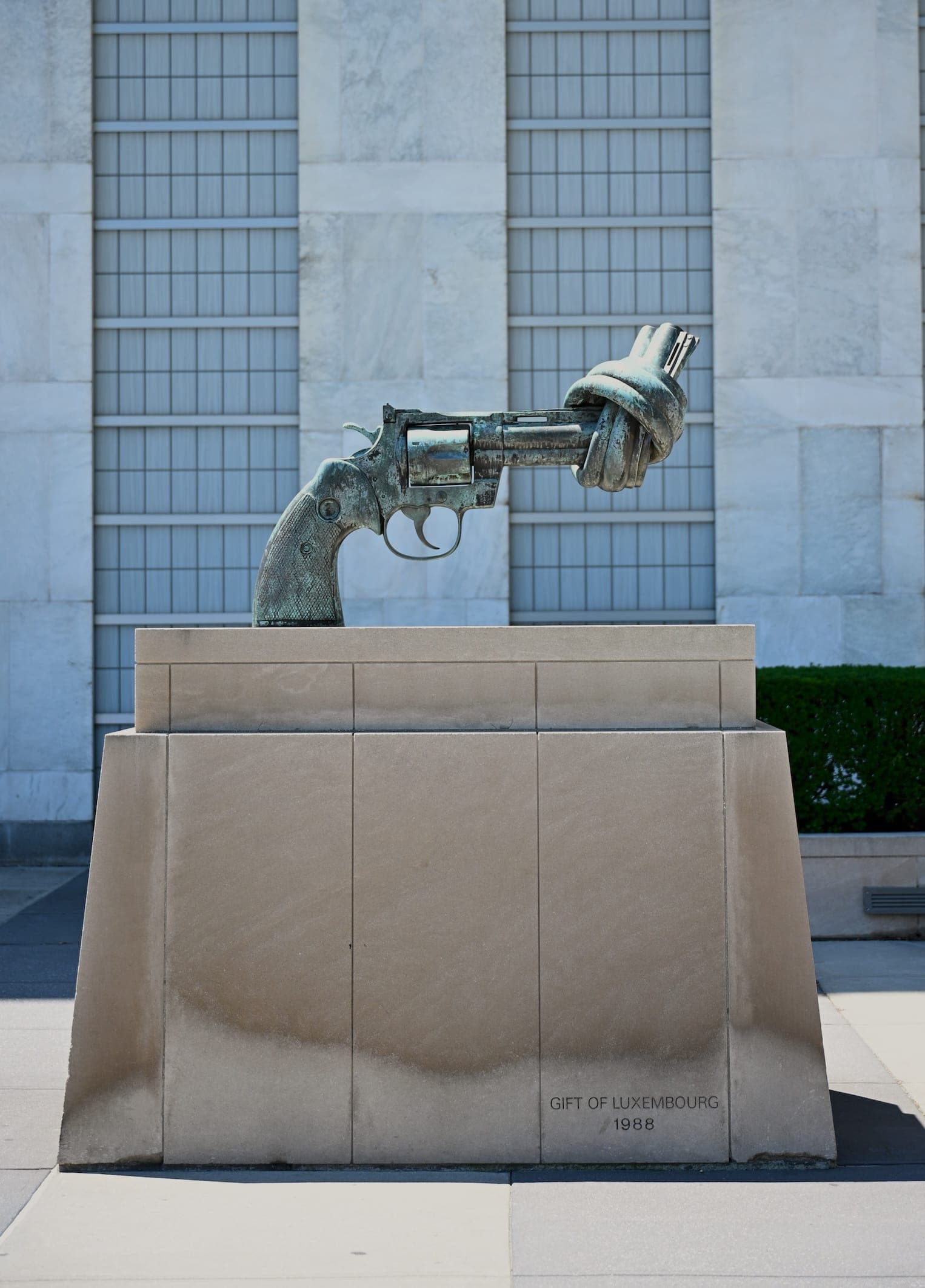 The Knotted Gun sculpture outside United Nations Headquarters.